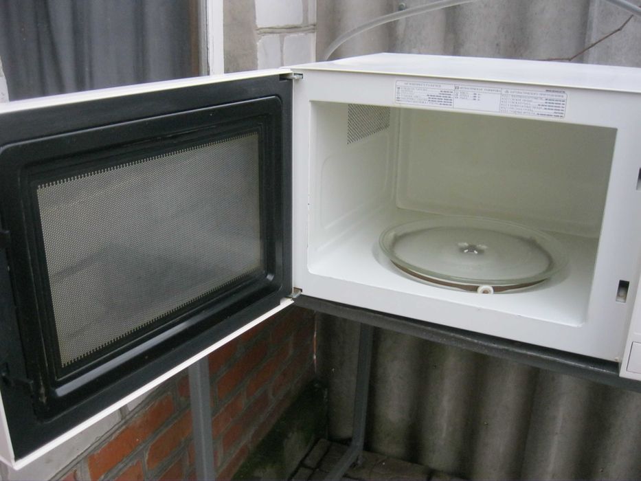 Продам большую микроволновку Samsung