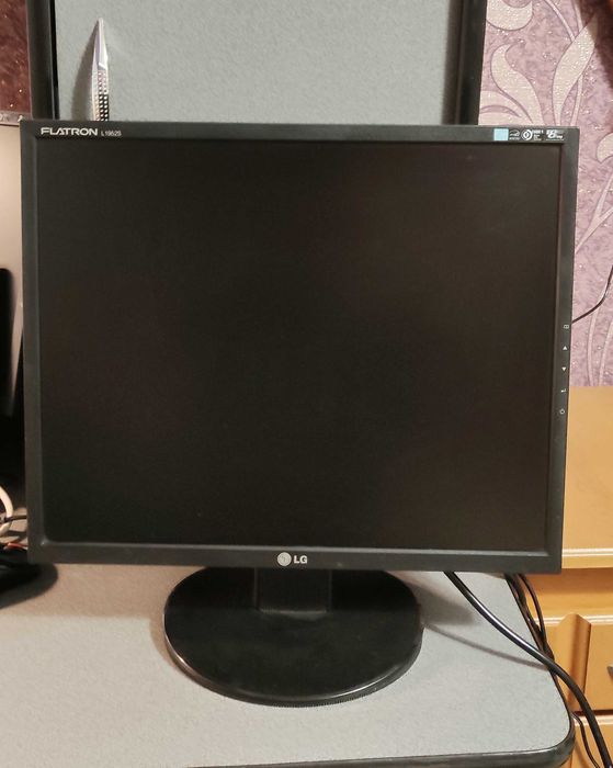 Монітор LG Flatron 19"