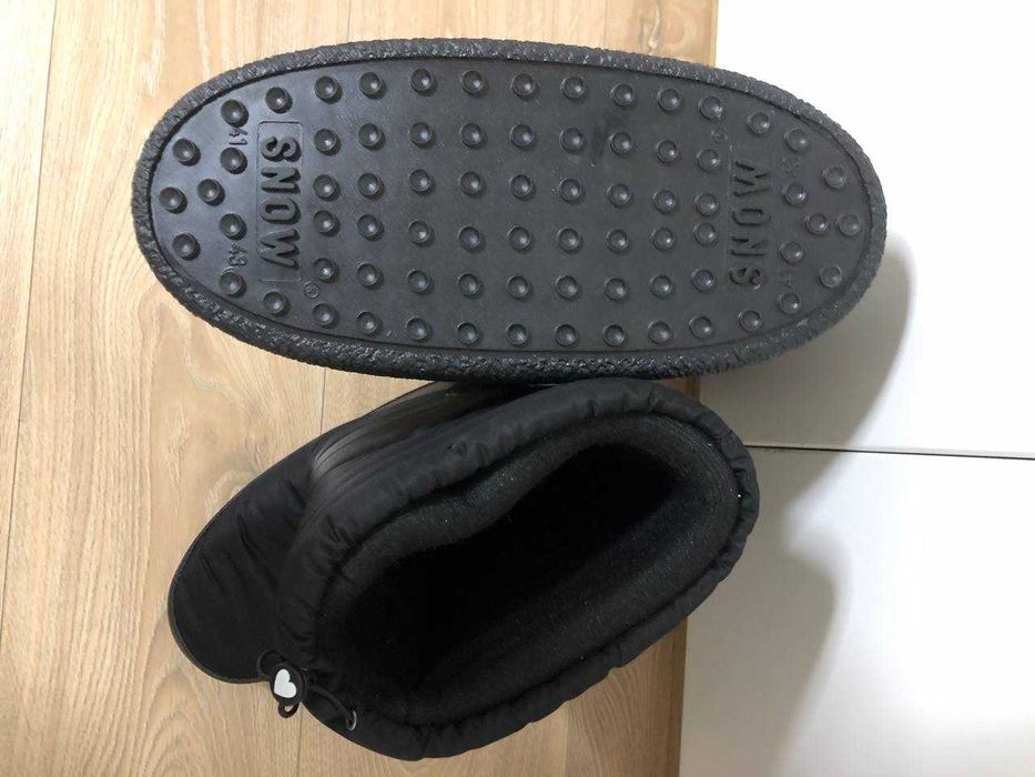 мунбути Love Moschino