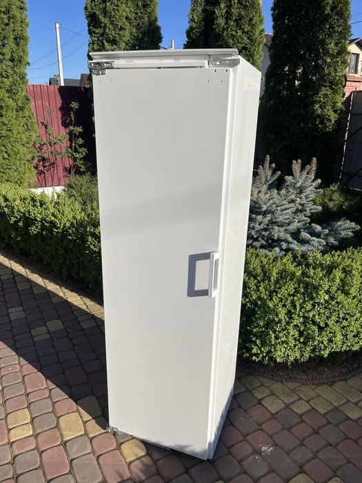 Холодильник Miele під забудову вмонтований холодильник з морозилкою