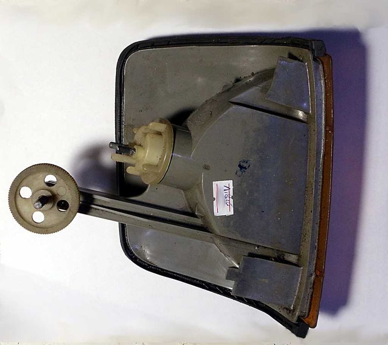 Указатель поворота Mercedes 190 левый передний