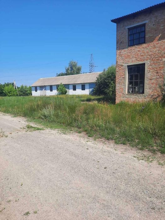 Здается 2 приміщення загальною площею 1400 квадратів 85 км від Києва Житомирський район ВСІ КОМУНІКАЦІЇ 250 Квт
