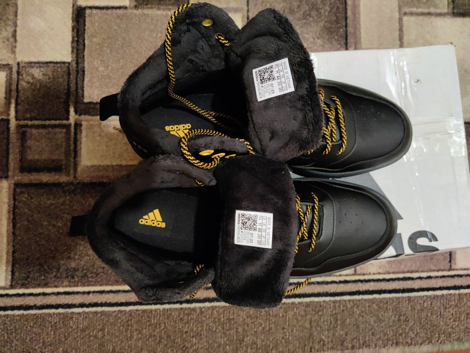 Продам мужские зимние кроссовки Adidas Hoops 3.0 MID WTR.