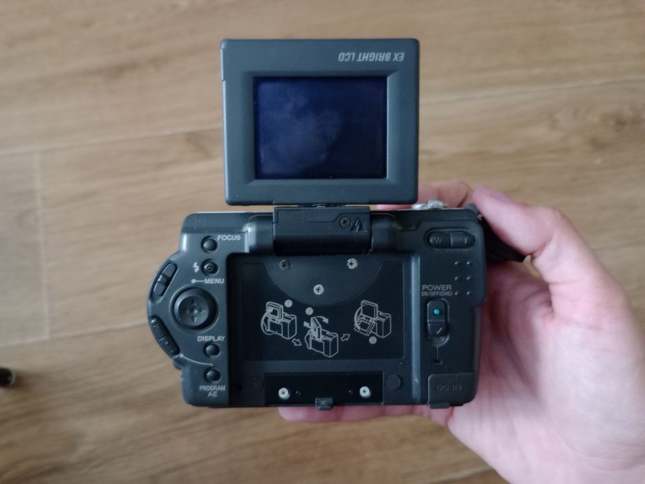вінтажна цифрова камера Sony Cyber-shot DSC-S30