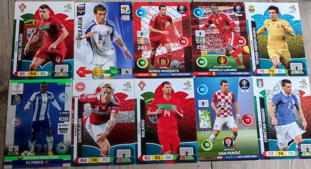 Karty piłkarskie stare i nowe serie