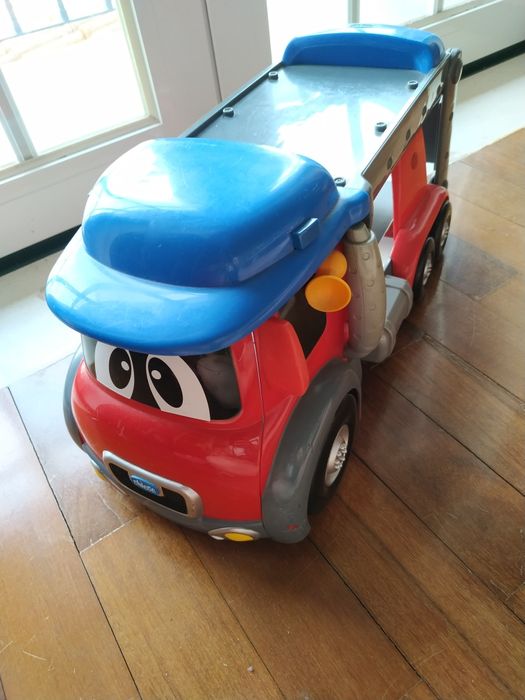 Camião da Chicco com carros