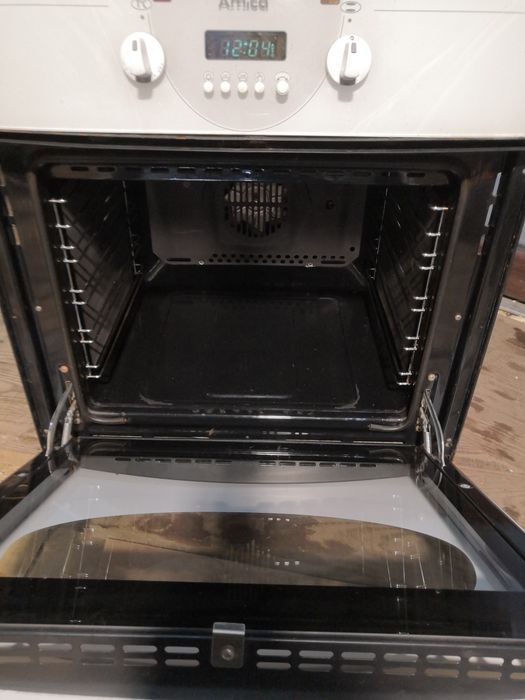 Продам духовку електрину