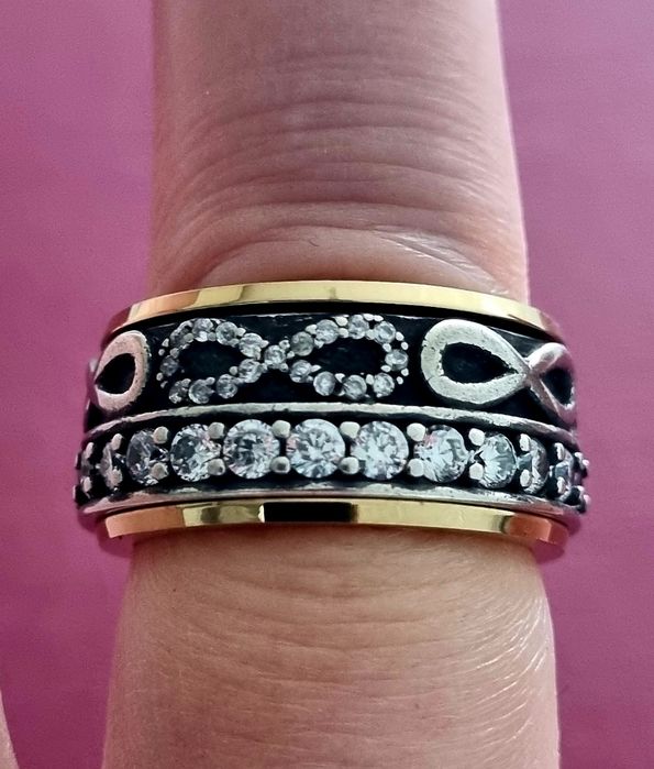 Anel bicolor, em aço, com zirconias e infinitos. Anti-stress. T17