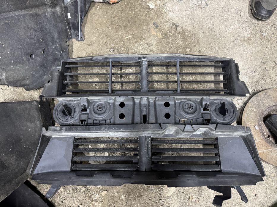 Дефлектор радіаторів жалюзі захист Ford Kuga Escape mk3