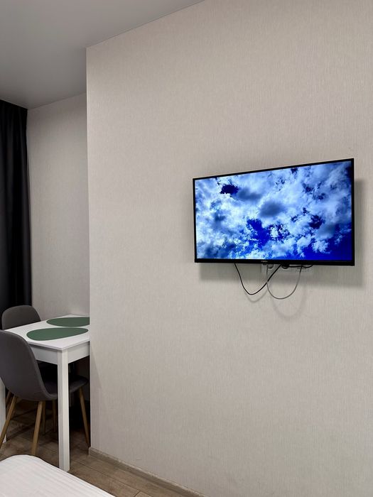 Свободна !! Теплая , уютная! Возле метро Харьковская 5 мин, Позняки