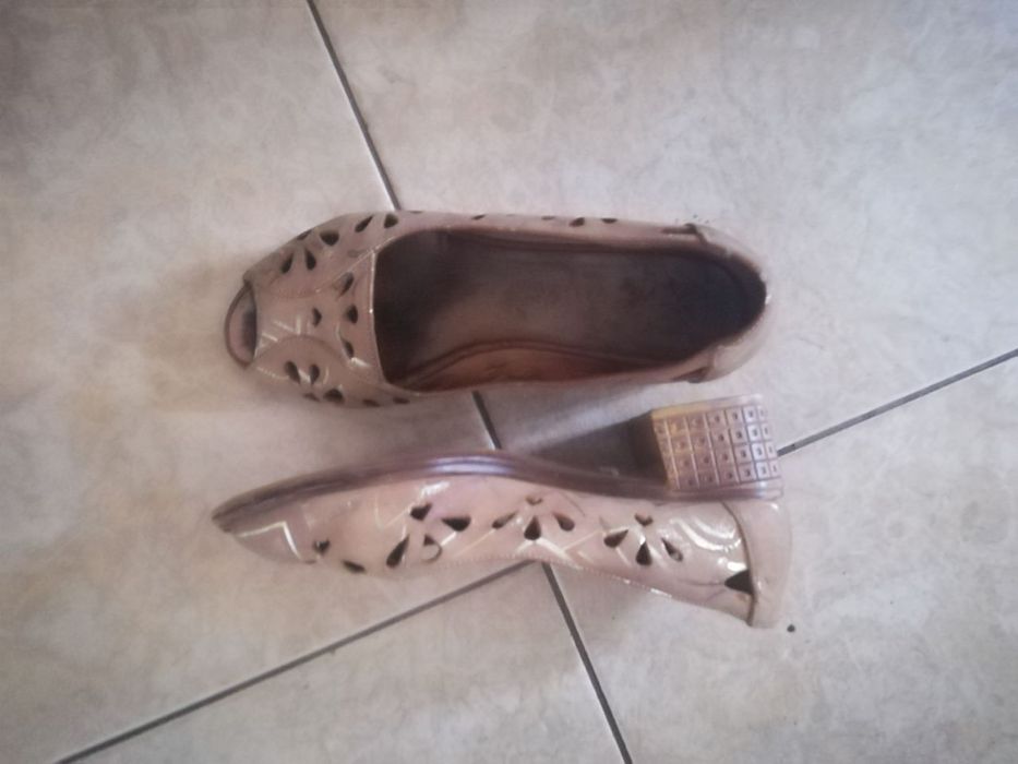 Босоніжки, натуральна шкіра з позол., розм. 36,устілка 23 см