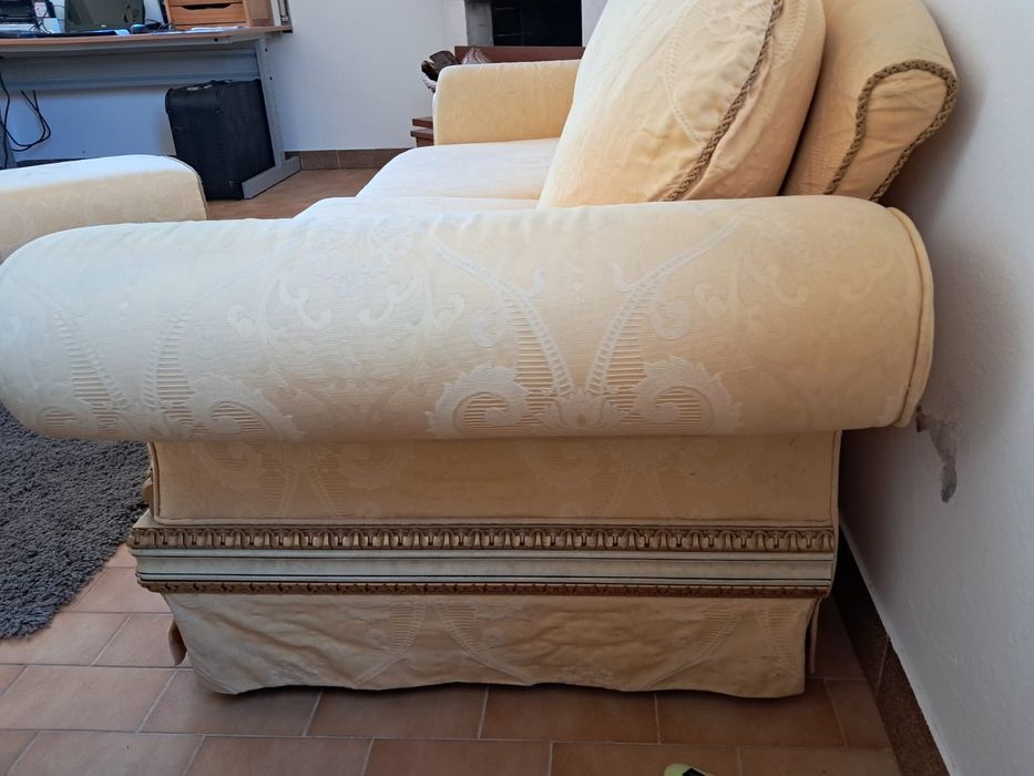 Conjunto de sofás + repousa pés