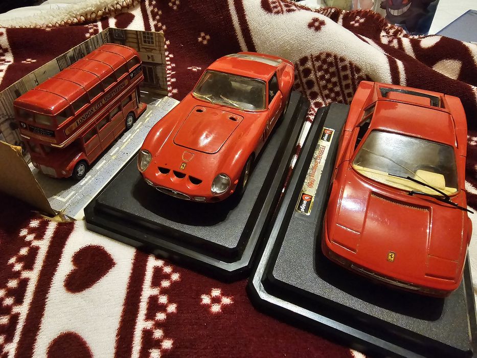 3 Carros Ferrari de coleção