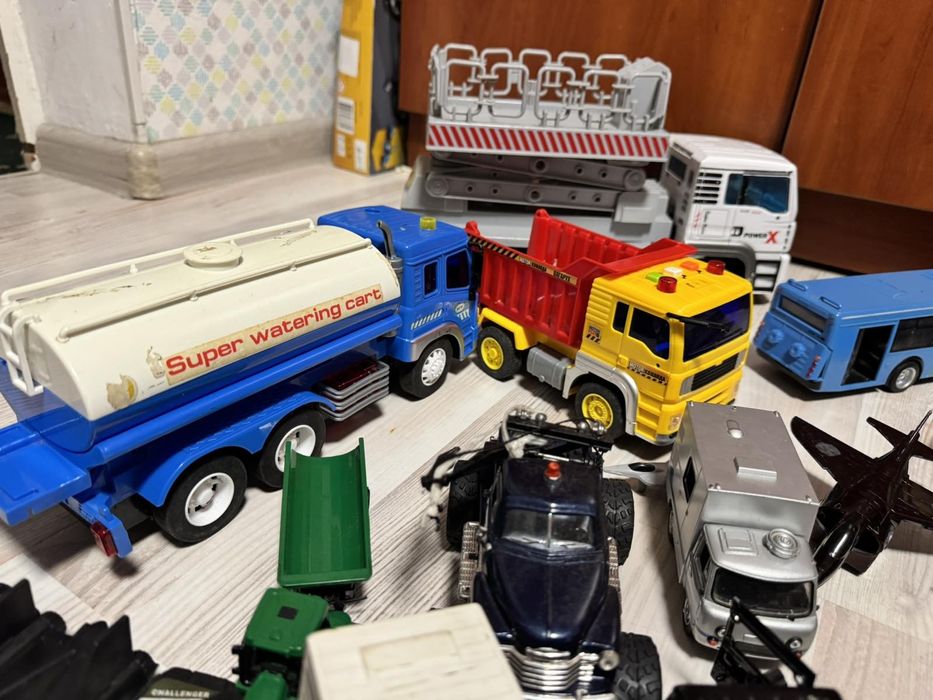 Машинки от маленьких до больших( 50шт)