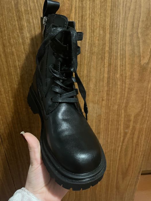 Продам осінні черевики  36 розмір нові