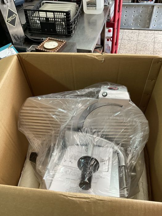 Fiambreira ,cortar queijo , fiambre