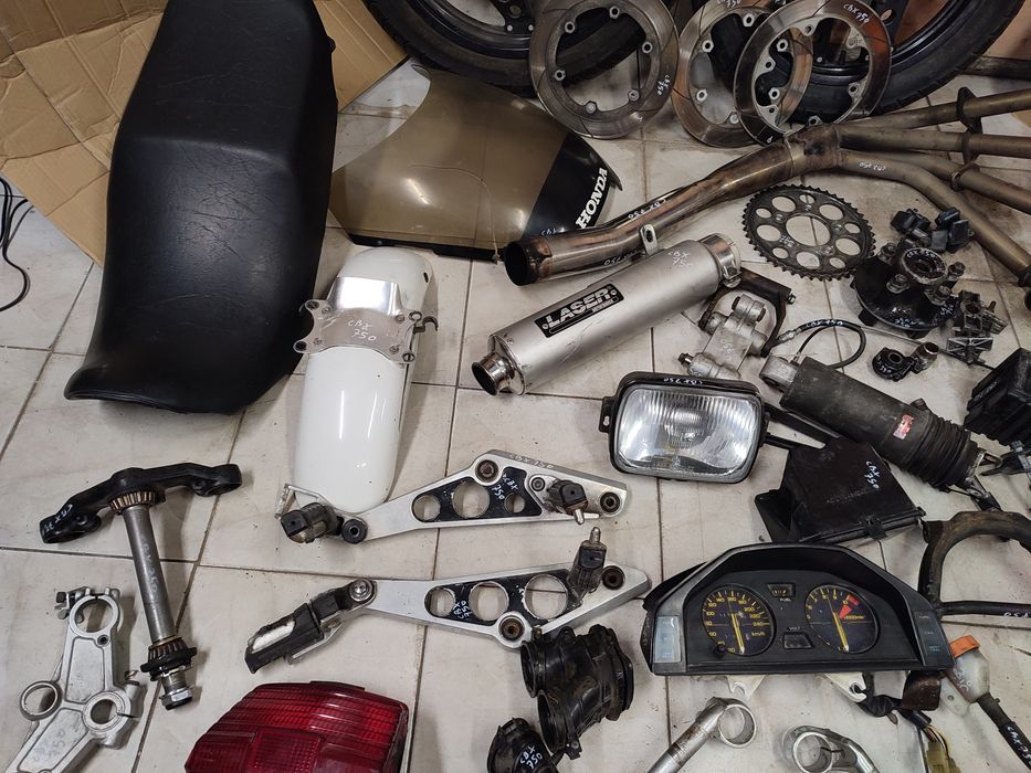 Honda CBX 750 części koło wydech tłumik lampa bak lagi oś moduł tłumik