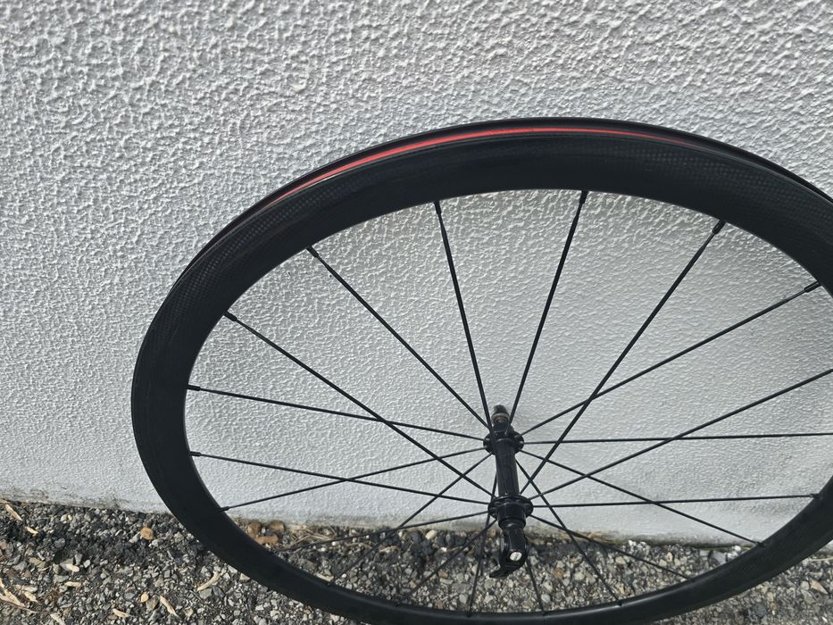 Roda da frente estrada carbono