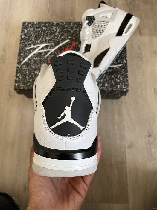 Air Jordan 4 Military Black