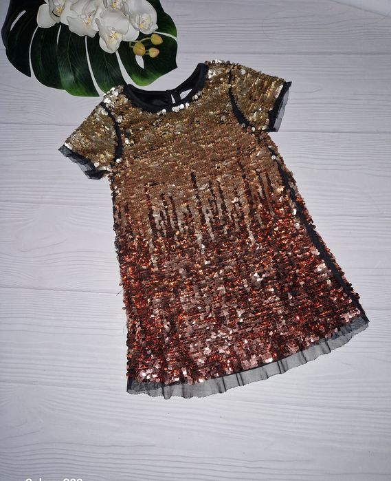 Ошатна красивенна сукня з паєтками на 3-4 роки