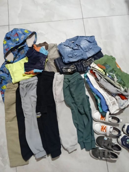 Речі на хлопчика однім лотом.