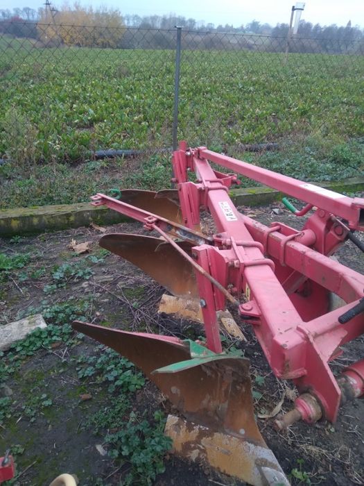 Pług zagonowy trzyskibowy