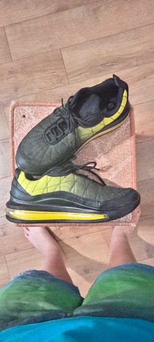 Чоловічі кросівки