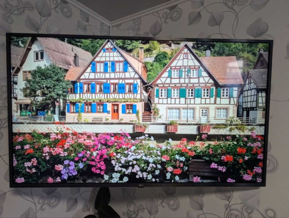 Продам смарт телевизор LG 55