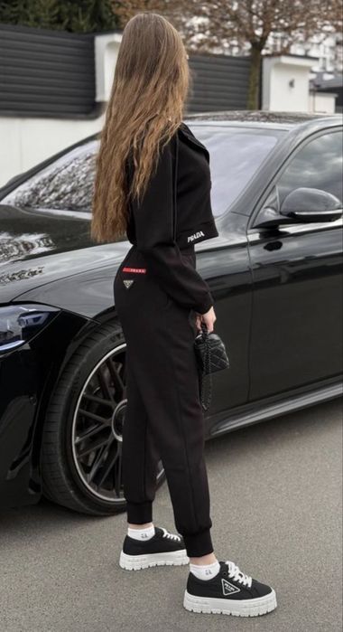 Жіночий костюм Prada