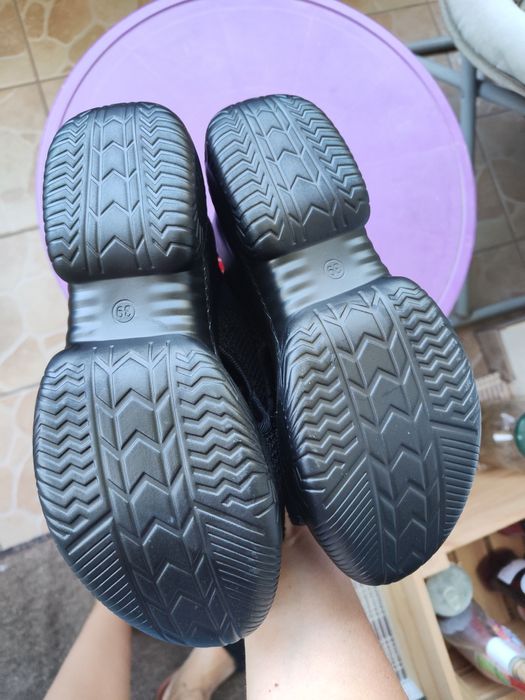 Sandały na koturnie