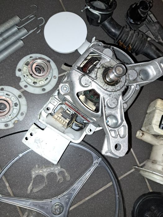 Pralka Whirlpool 1000 obrotów model AWE4516/P części