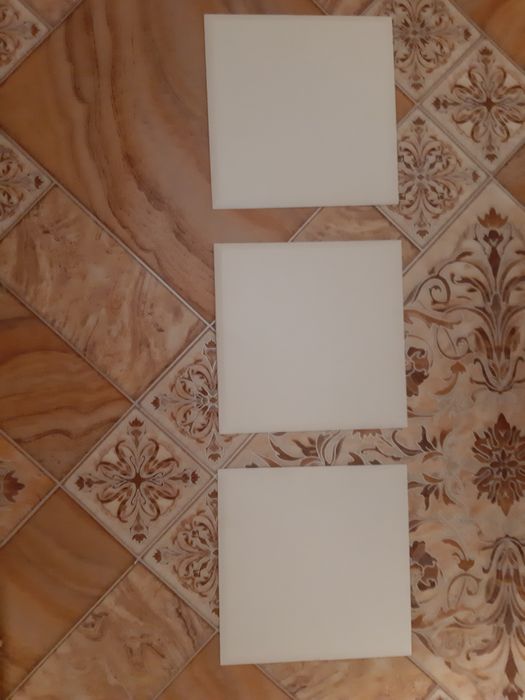 Плитка облицовочная пластиковая. Новая .Размер 13х13