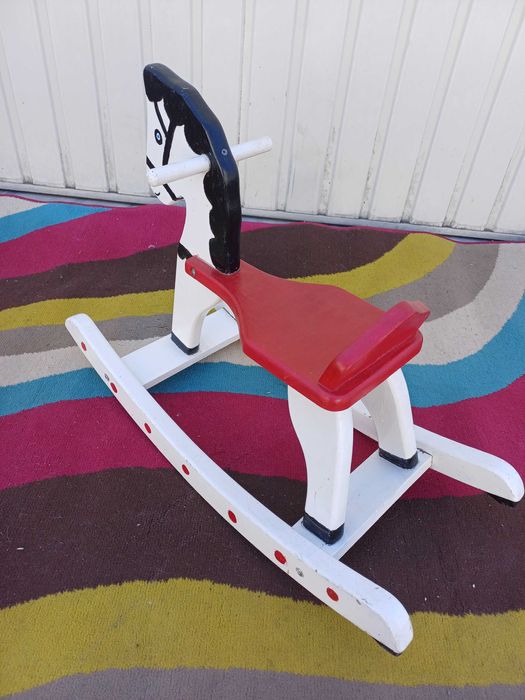 Cavalinho de baloiço em madeira