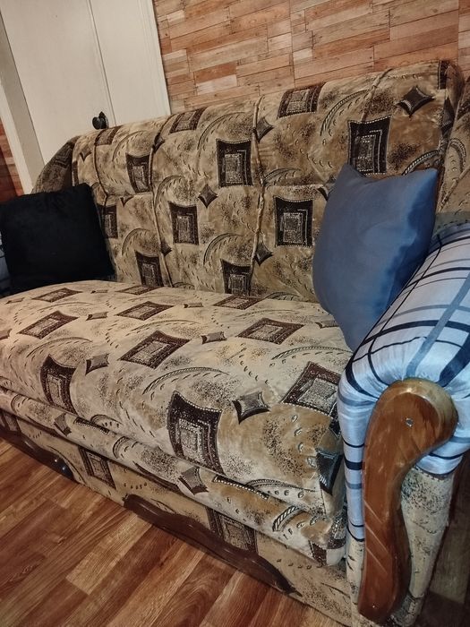 Продам диван двуспальный. Доставка.