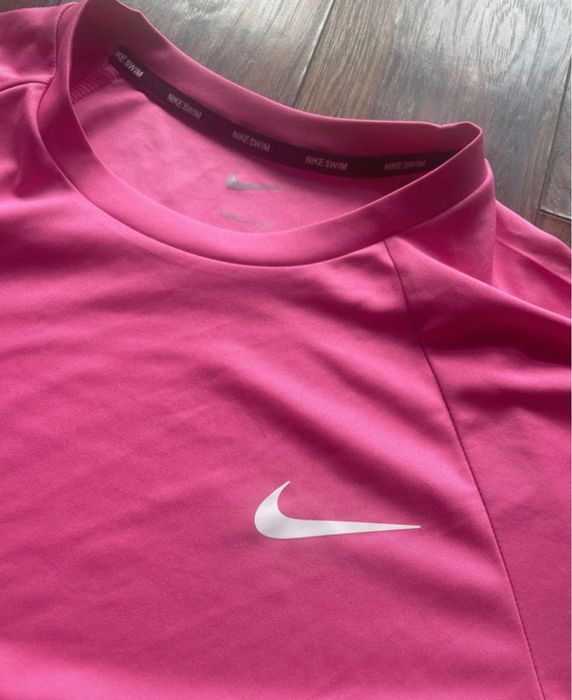 Różowa koszulka damska marki Nike