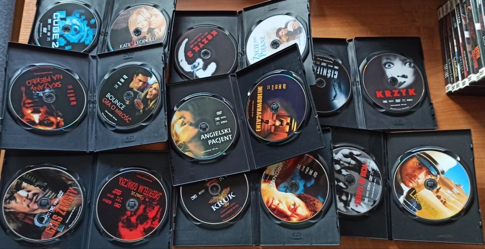 32 filmy w 16 pudełkach kolekcja PLAY DVD