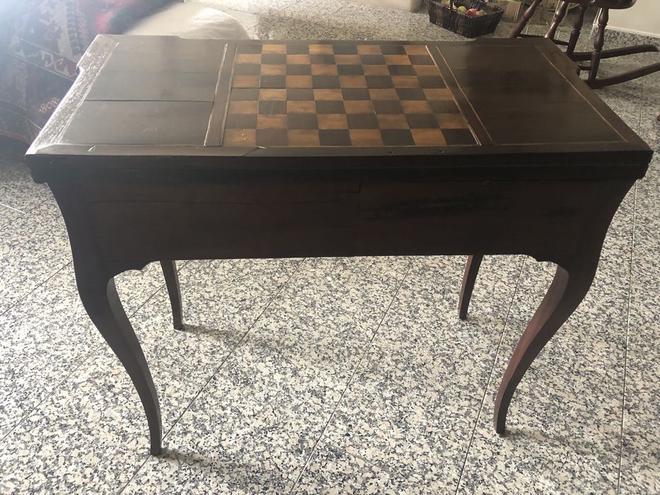 Mesa de jogo antiga