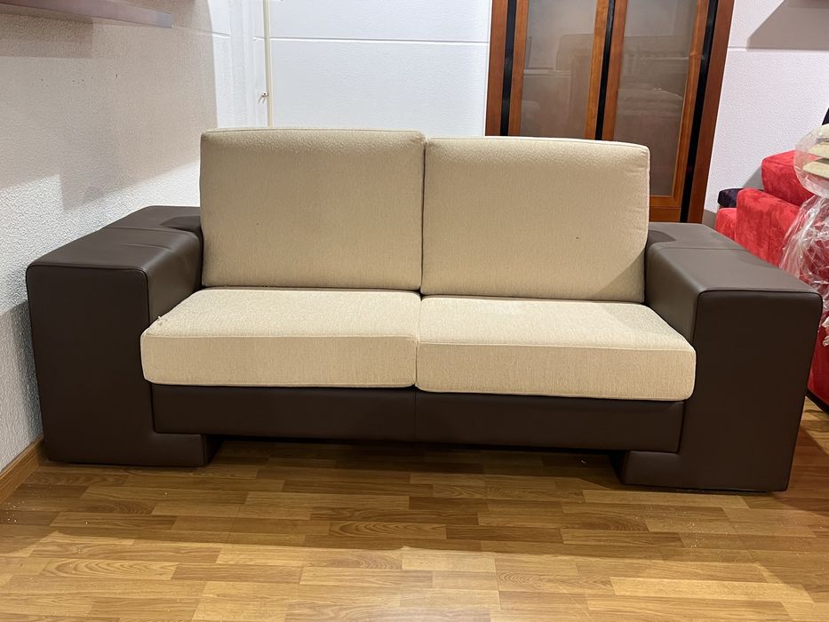 Sofa pele castanha e bege