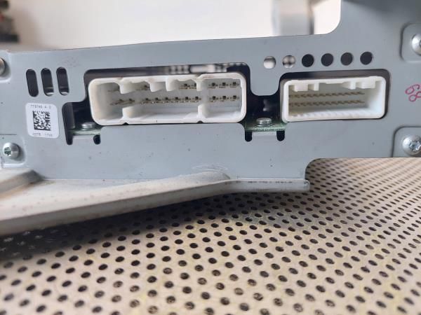 Amplificador de colunas TOYOTA Prius Hatchback (_W3_)