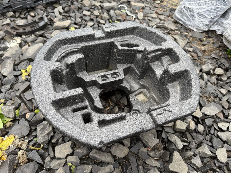 Органайзер гольф 5 шкода а5 ніша під домкрат крюк в запаску