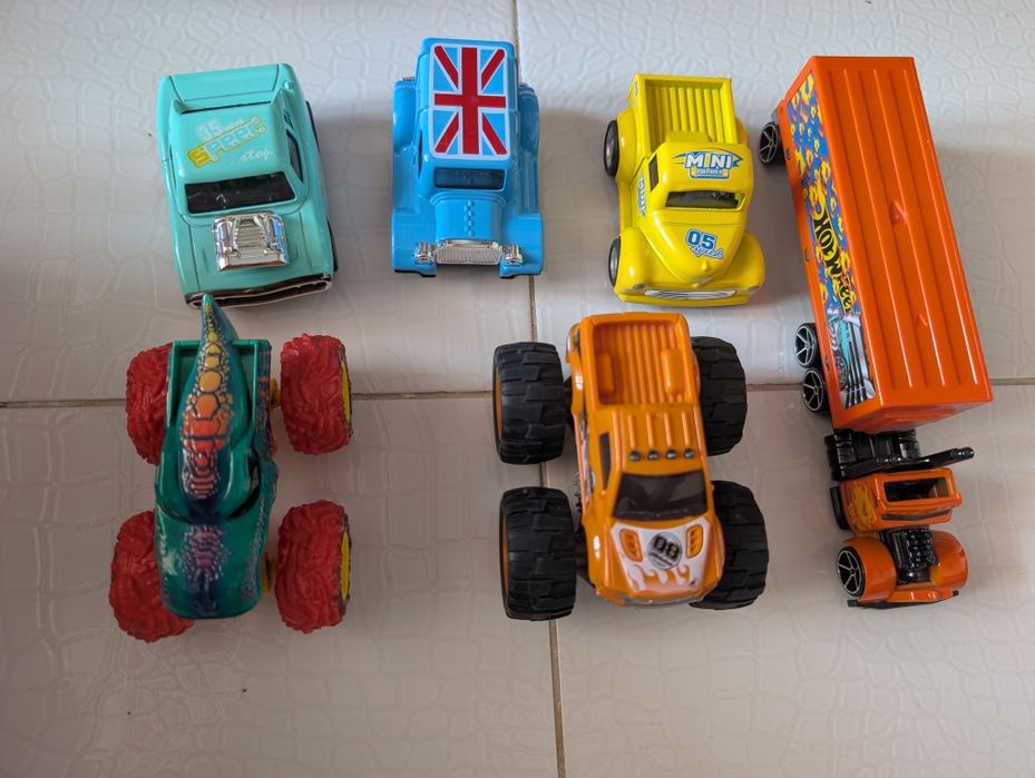 Набір машинок 2 з них оригінал hot wheels