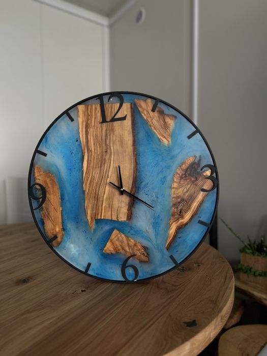 Zegar ścienny z żywicy