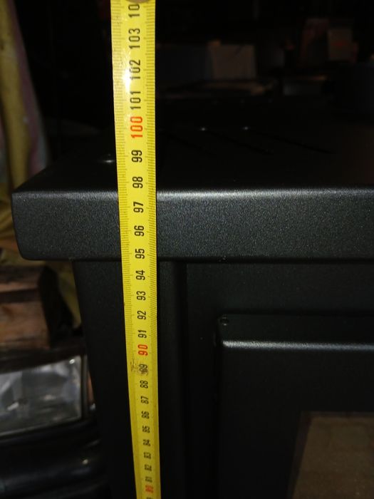 Vendo salamandra a lenha, com forno. Pouco usada, como nova.