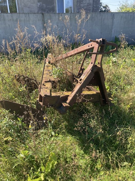 Продам плуг і культиватор