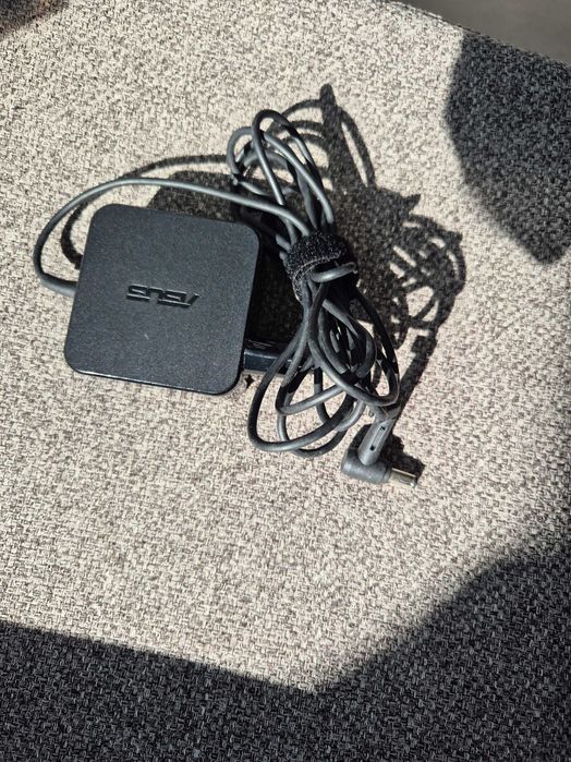 carregador Asus 19V conetor 5.5x2.5mm vários modelos, originais