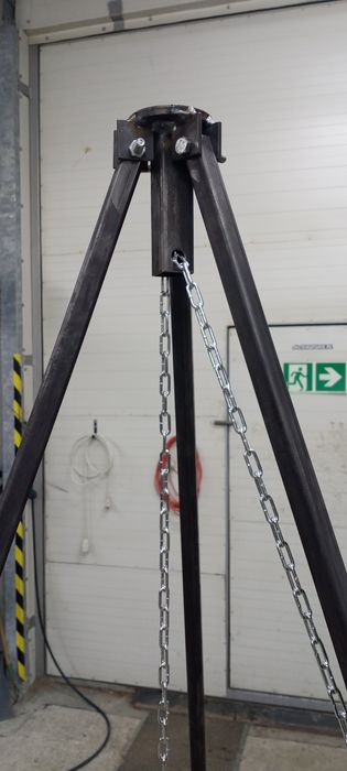 Gril trój nóg stalowy