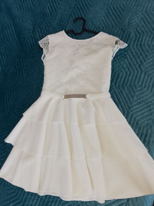 Sukienka  biała z falbankami