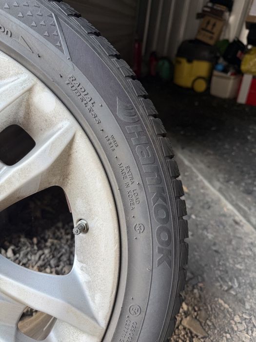 Продам шини Hankook 225.50.17 зима