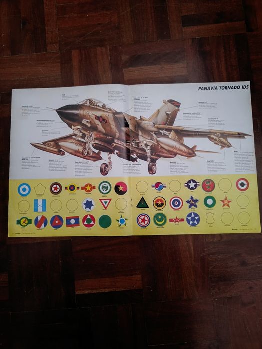 Caderneta de cromos incompleta Aviões os gigantes do céu