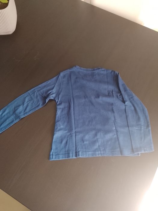 Lote de 2 camisolas básicas de manga comprida para menino.